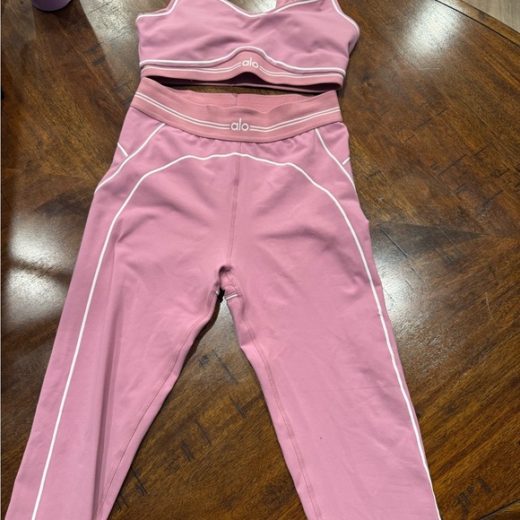 LIKE NEW Alo Yoga Airbrush High-Waist Heart Throb Legging & Bra Workout Set - Picture 2 of 3